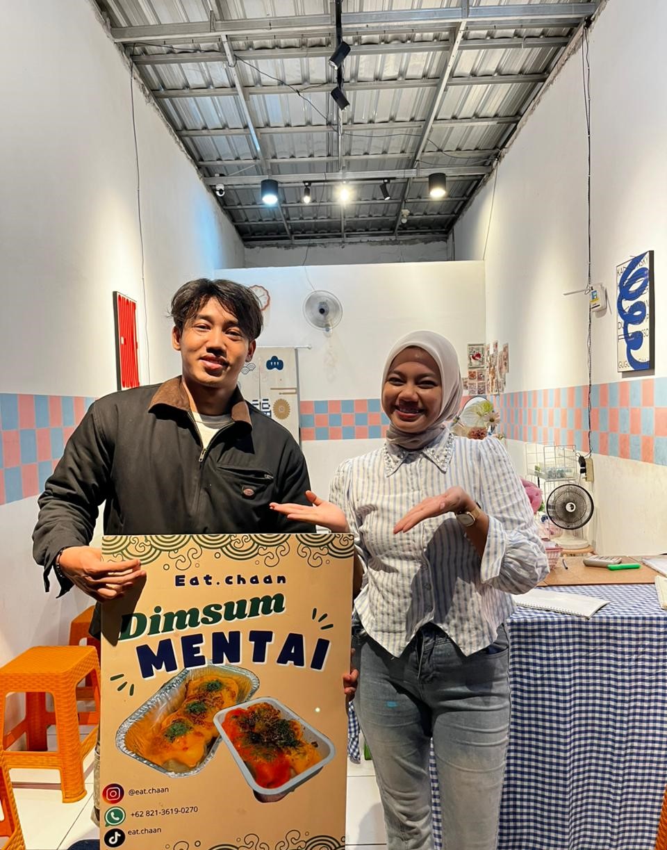 Foto Bersama Owner Eatchaan Dimsum